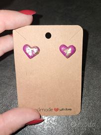 Oggetti e orecchini fatti a mano