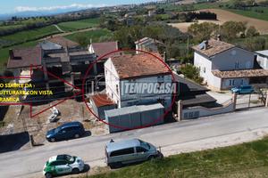 CASA INDIPENDENTE SU 2 PIANI DA RISTRUTTURARE