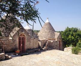 Trullo con piscina Camaris