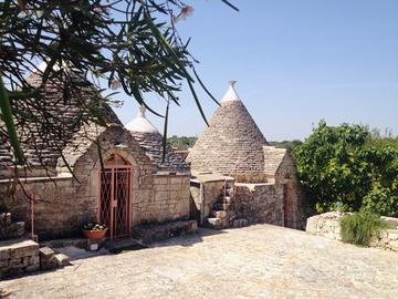 Trullo con piscina Camaris
