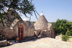 Trullo con piscina Camaris