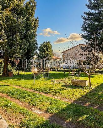 Villa Bifamiliare da Ristrutturare con giardino