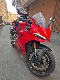 Ducati Panigale V2 2025