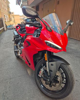 Ducati Panigale V2 2025