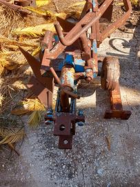 aratro per trattorino  prendo permute agricole o r