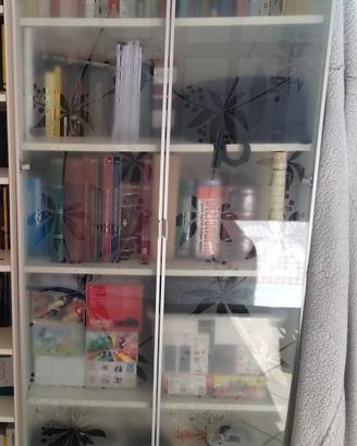 Vetrina ikea con ante in vetro