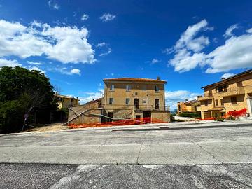 Casa Colonica con Terreno - Montegranaro