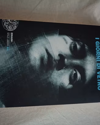 libro NUOVO " i giorni di vetro "