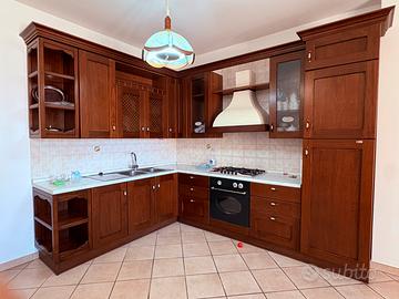 Cucina classica in legno