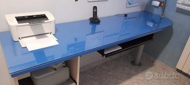 Scrivania con cassettiera