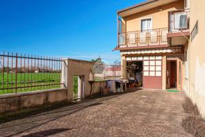 CASA SEMINDIPENDENTE A REZZATO