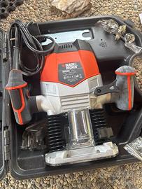 Fresatrice Verticale Black & Decker KW900E 1200W