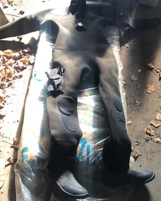 Mute scarpe guanti sub e varie