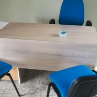 Scrivania e mobili da camera/ufficio