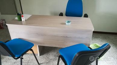 Scrivania e mobili da camera/ufficio