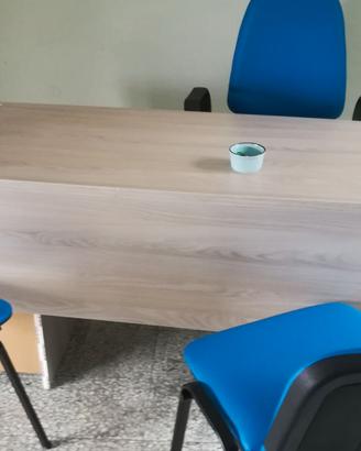 Scrivania e mobili da camera/ufficio