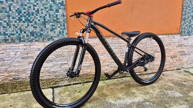 Rockrider 500EXPL 29 pollici wheelie pari al nuovo