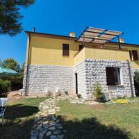 Bilocale con giardino e piscina a 600m dal mare