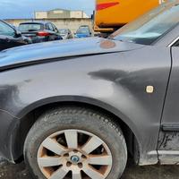 SKODA SUPERB 2004 - PARAFANGO SINISTRO