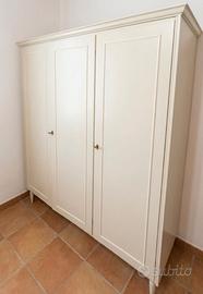 Armadio a 3 ante color crema con cornice