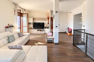 5 LOCALI BILIVELLO CON DOPPIO INGRESSO