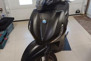 Piaggio Beverly 400 HPE S nero