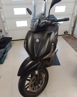 Piaggio Beverly 400 HPE S nero