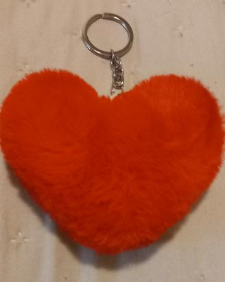 portachiavi di peluche rosso a forma di cuore