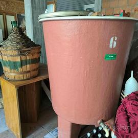 Tino per fare il vino 600 litri in vetroresina