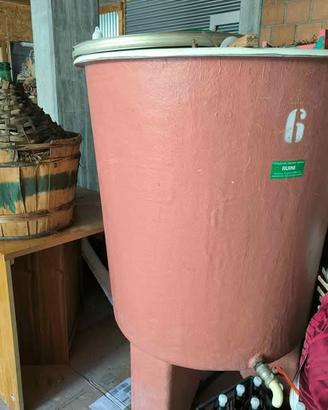Tino per fare il vino 600 litri in vetroresina