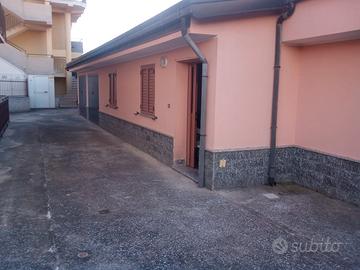 Pianoterra, indipendente, cortile, 200mt dal mare