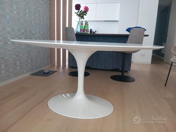 Tavolo Tulipano ovale Laminato usado como nuovo 