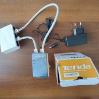 Mini router con l'alimentatore e tenda con 5