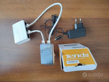 Mini router con l'alimentatore e tenda con 5