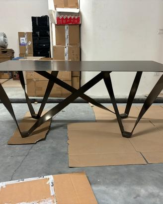 Tavolo di design in ferro personalizzabile