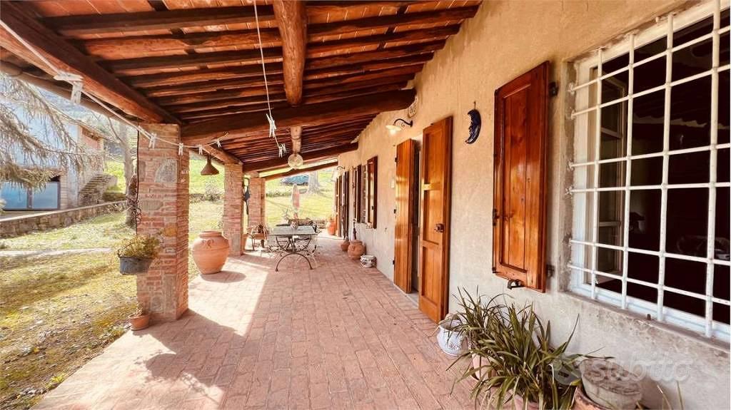 Rustico / Casale di 180 m² con più di 5 locali e p - Vista 5