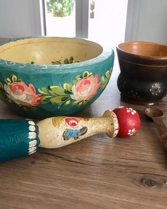 Mortaio in legno e dipinto a fiori + bicchiere in