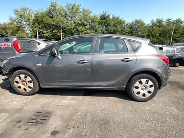 OPEL ASTRA 2010 PER RICAMBI