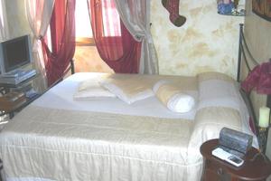 Camera Matrimoniale o SINGOLA MetroA Tuscolana