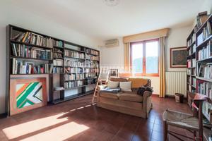 PORZIONE DI VILLA CON GIARDINO, TERRAZZA E GARAGE