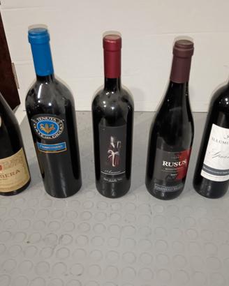 Varie Bottiglie di vino