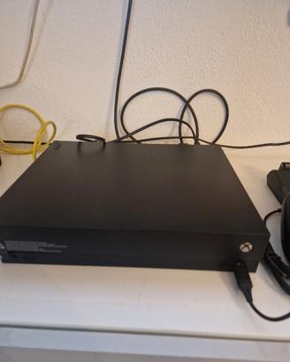 xbox one x da 1tera con joystic e 6 giochi
