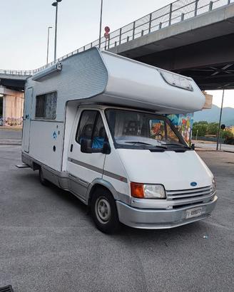 Camper Ford Transit del 1990 GPL