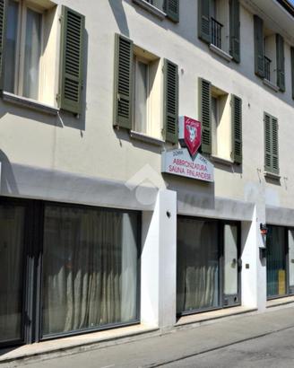 NEGOZIO A MANERBIO
