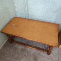 TAVOLINO in legno chiaro