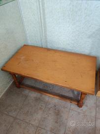 TAVOLINO in legno chiaro