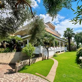 Prestigiosa Villa Panoramica sul Golfo di Formia