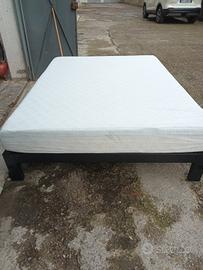 Materasso da una piazza e mezza con rete a doghe 