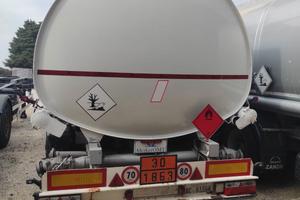 SEMIRIMORCHIO CISTERNA IN ADR CLASSE III