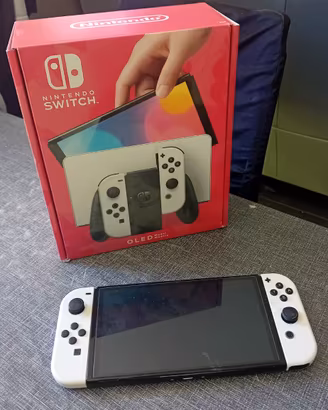 Nintendo Switch OLED Bianca + 3 Giochi + Accessori
